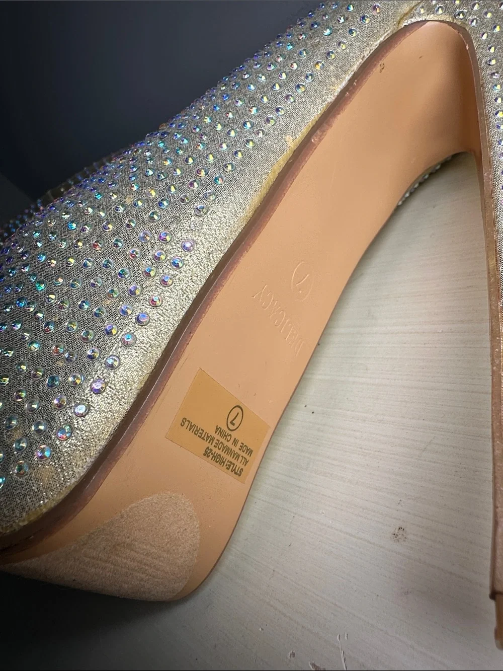 Delicacy sparkling gold